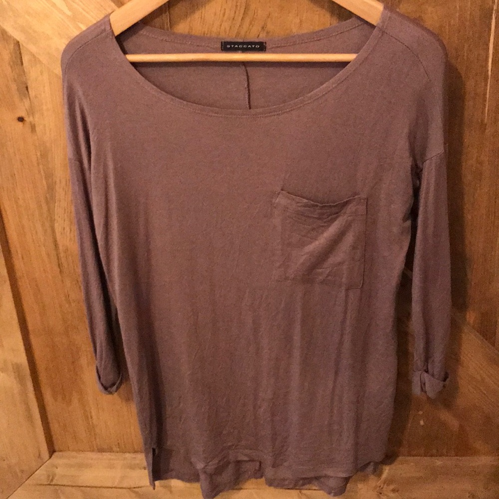 Brown/pinkish mid sleeve shirt.
